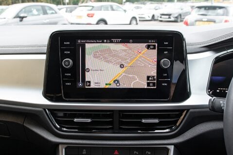 Volkswagen T-Roc LIFE TSI DSG 25