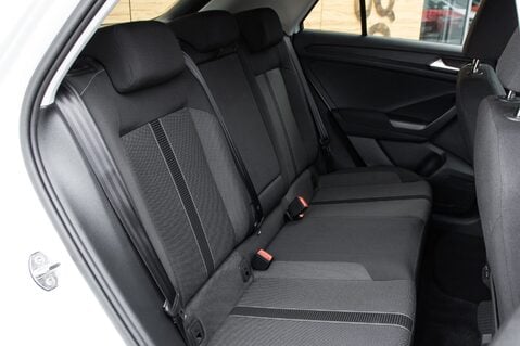 Volkswagen T-Roc LIFE TSI DSG 34