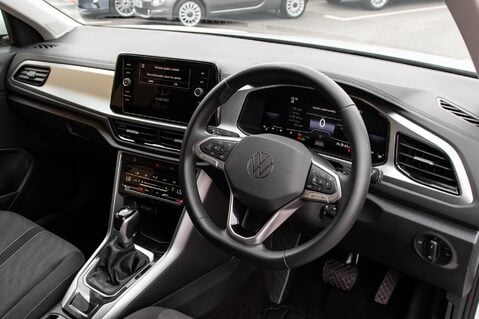 Volkswagen T-Roc LIFE TSI DSG 4
