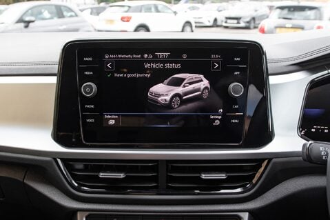Volkswagen T-Roc LIFE TSI DSG 27