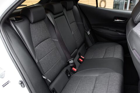 Toyota Corolla DESIGN 35