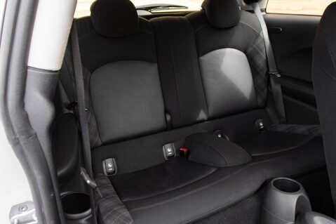 Mini Hatch COOPER D 33