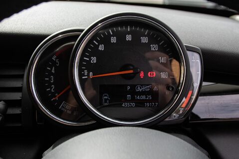 Mini Hatch COOPER D 15