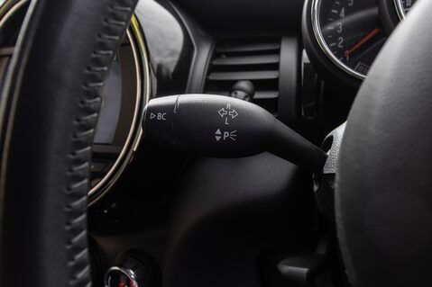Mini Hatch COOPER D 17