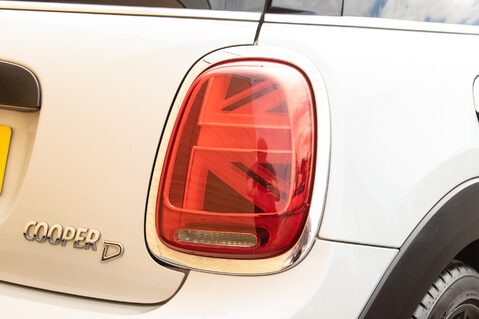Mini Hatch COOPER D 9