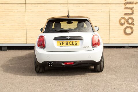 Mini Hatch COOPER D 6