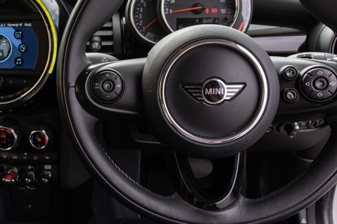 Mini Hatch COOPER D 19