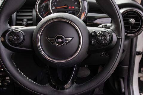 Mini Hatch COOPER D 20