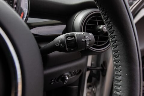 Mini Hatch COOPER D 18