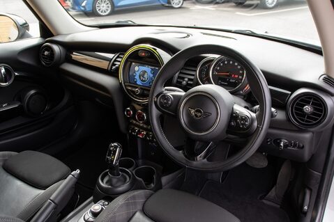 Mini Hatch COOPER D 4