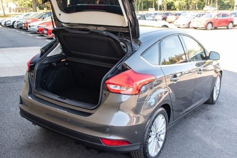 Ford Focus TITANIUM X 34