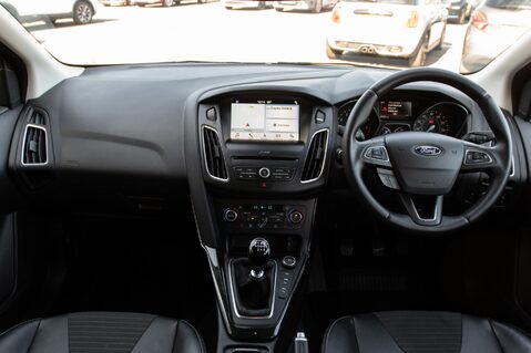 Ford Focus TITANIUM X 3