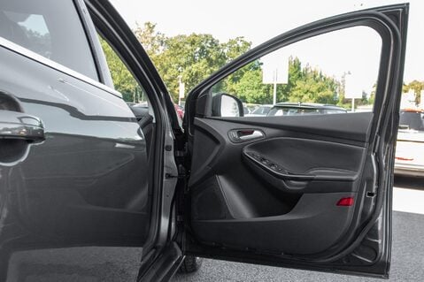 Ford Focus TITANIUM X 14
