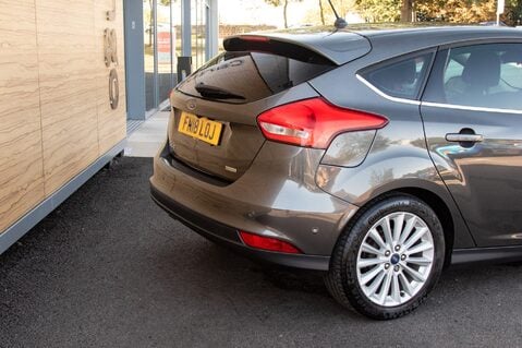 Ford Focus TITANIUM X 8