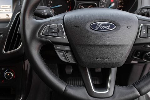 Ford Focus TITANIUM X 19