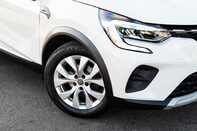Renault Captur ICONIC TCE 11