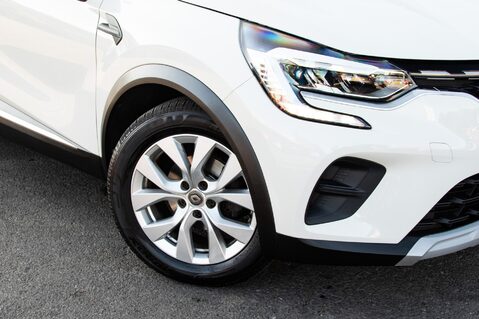 Renault Captur ICONIC TCE 11