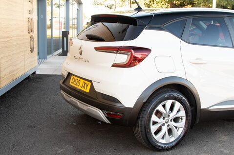 Renault Captur ICONIC TCE 8