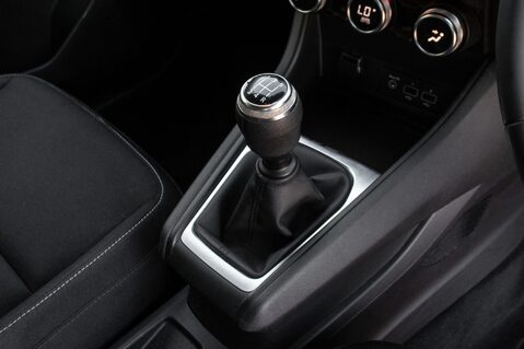 Renault Captur ICONIC TCE 32