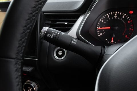 Renault Captur ICONIC TCE 17