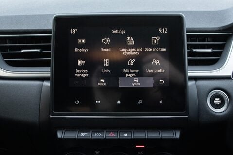 Renault Captur ICONIC TCE 28