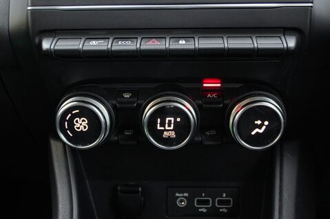 Renault Captur ICONIC TCE 33