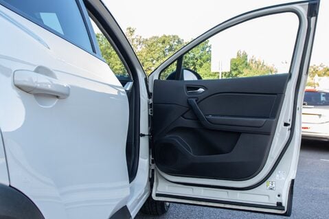 Renault Captur ICONIC TCE 14