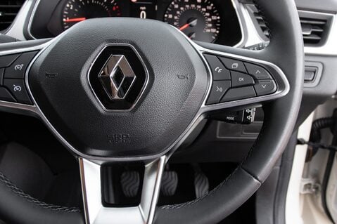 Renault Captur ICONIC TCE 20