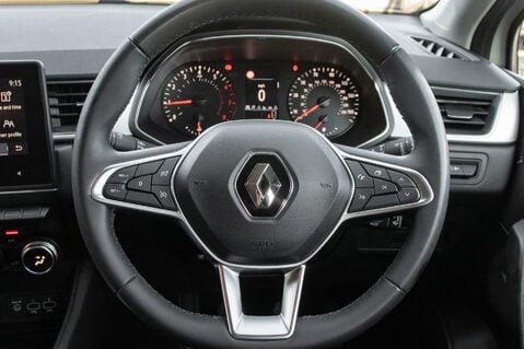 Renault Captur ICONIC TCE 21