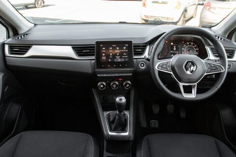 Renault Captur ICONIC TCE 3