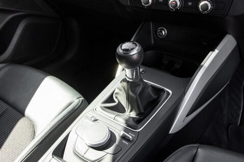 Audi Q2 TFSI S LINE 30