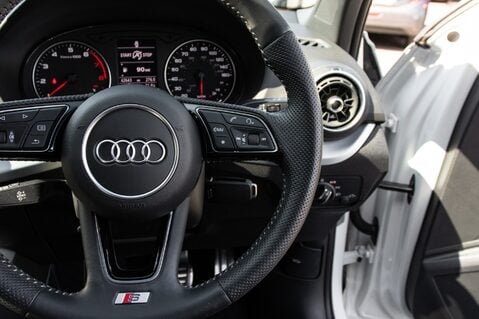 Audi Q2 TFSI S LINE 20