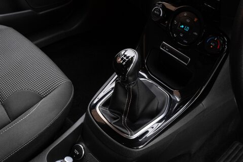 Ford Fiesta TITANIUM 29