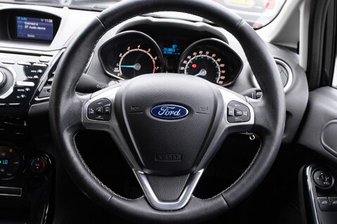 Ford Fiesta TITANIUM 21