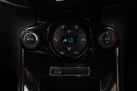 Ford Fiesta TITANIUM 31