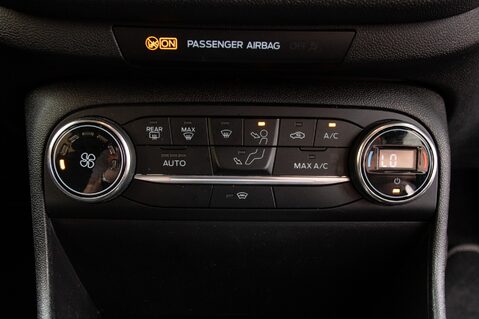 Ford Fiesta TITANIUM 33