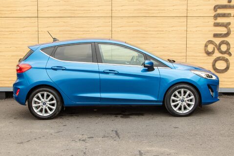 Ford Fiesta TITANIUM 12