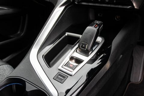 Peugeot 3008 PURETECH S/S ALLURE 32