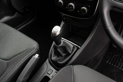 Renault Clio ICONIC TCE 32