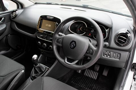Renault Clio ICONIC TCE 4