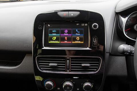 Renault Clio ICONIC TCE 24