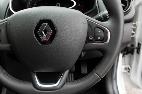 Renault Clio ICONIC TCE 20