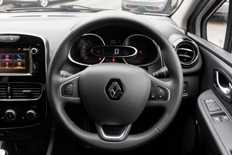 Renault Clio ICONIC TCE 21
