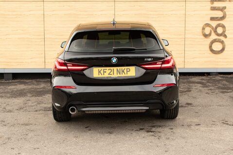 BMW 1 Series 118I SPORT 6