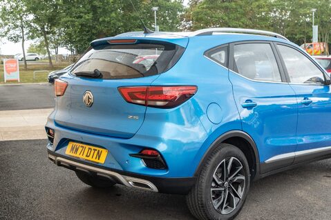 MG ZS EXCLUSIVE T-GDI 8