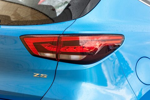 MG ZS EXCLUSIVE T-GDI 9