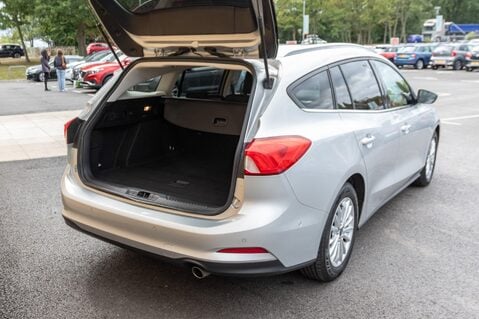 Ford Focus TITANIUM 38