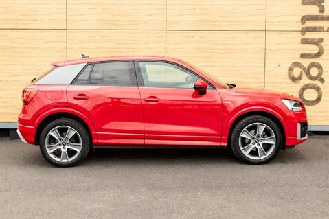 Audi Q2 TFSI S LINE 12