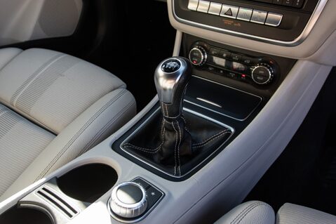 Mercedes-Benz CLA Class CLA 180 SPORT 33