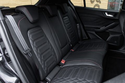 Ford Focus ST-LINE X 36